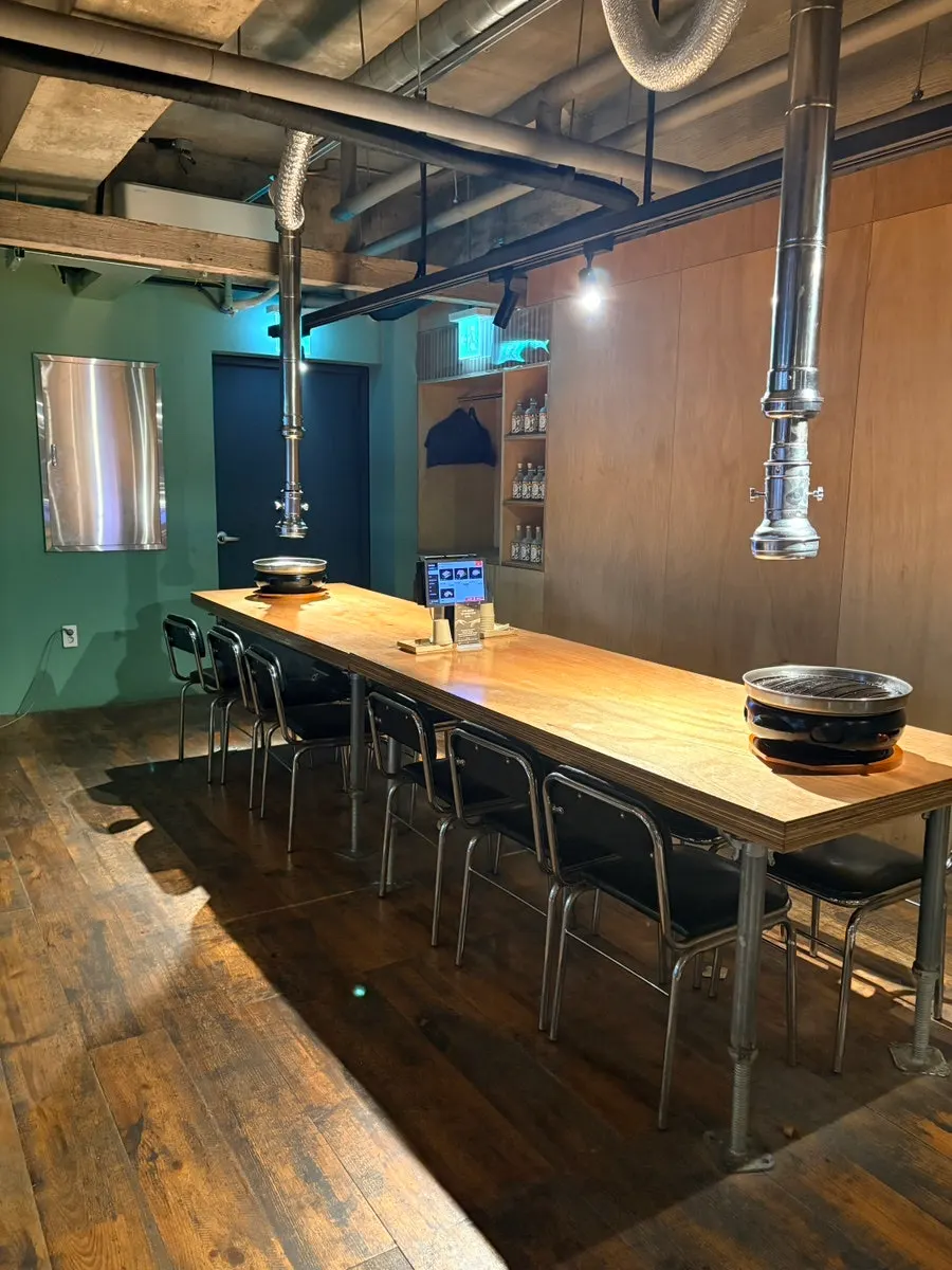Overview of seating inside Godansu