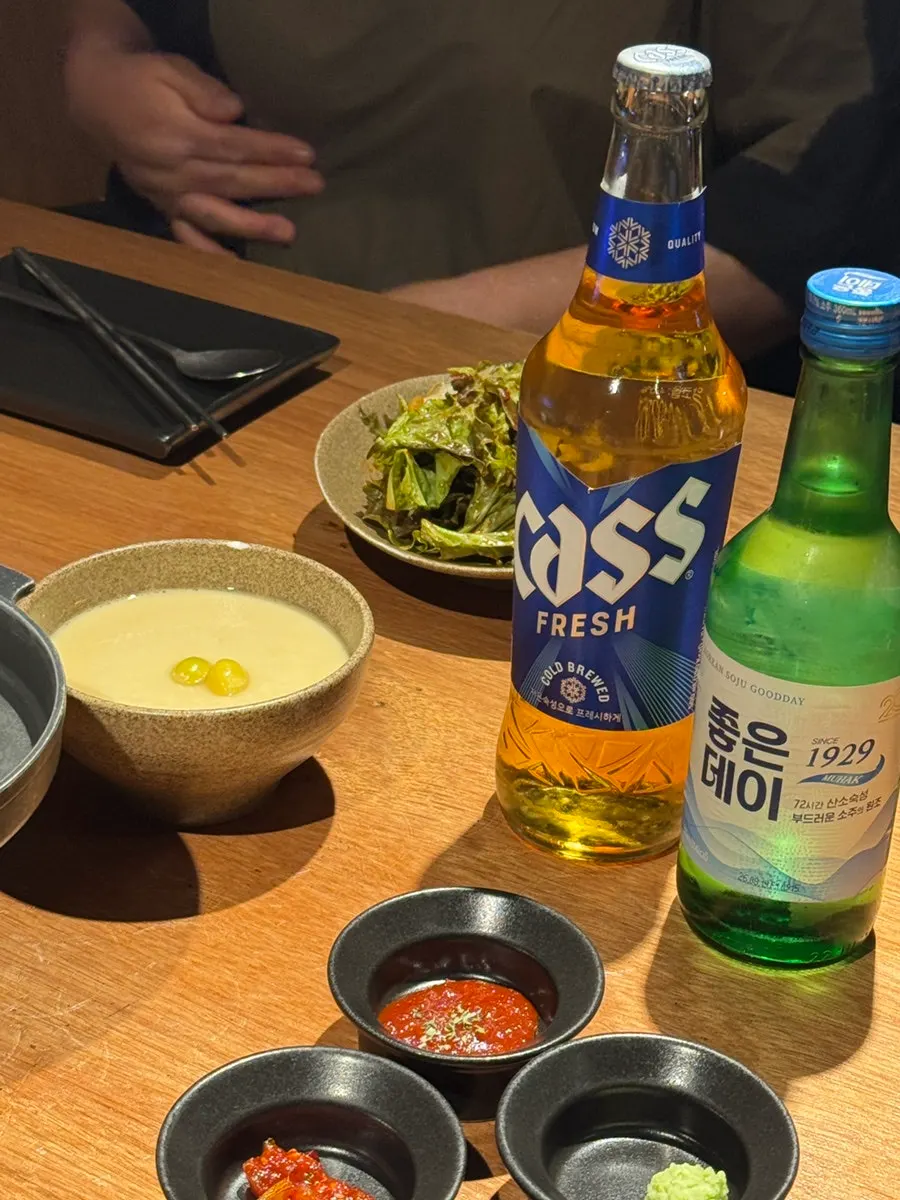 처음 주문한 항정살과 삼겹살 5인분 상차림