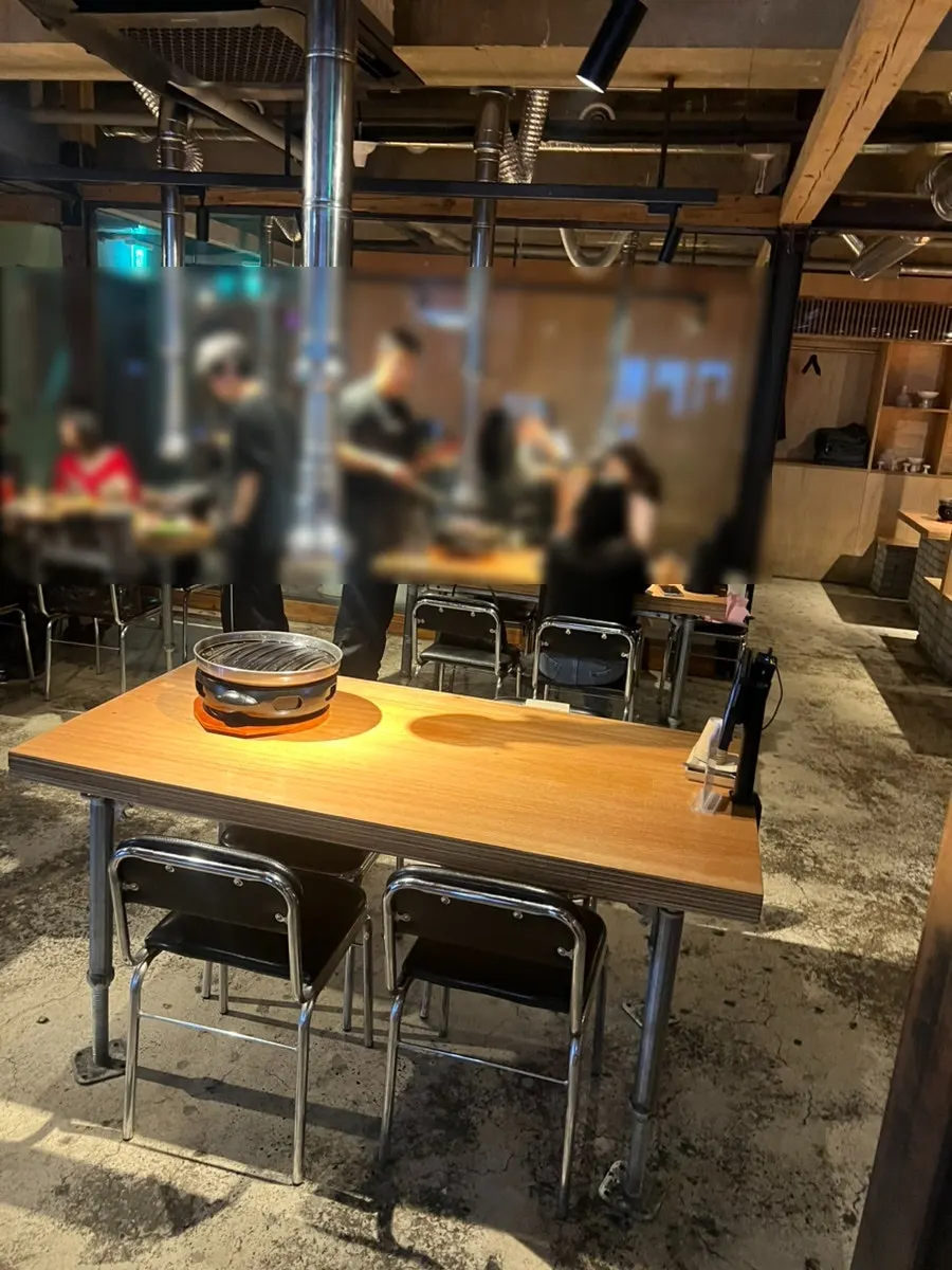 Full view of the basement hall seating at Godansu Changwon Yongho Branch