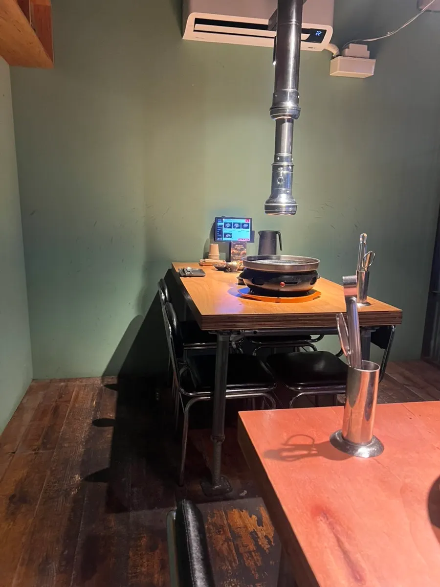 Table setting and lighting at Godansu Changwon Yongho Branch