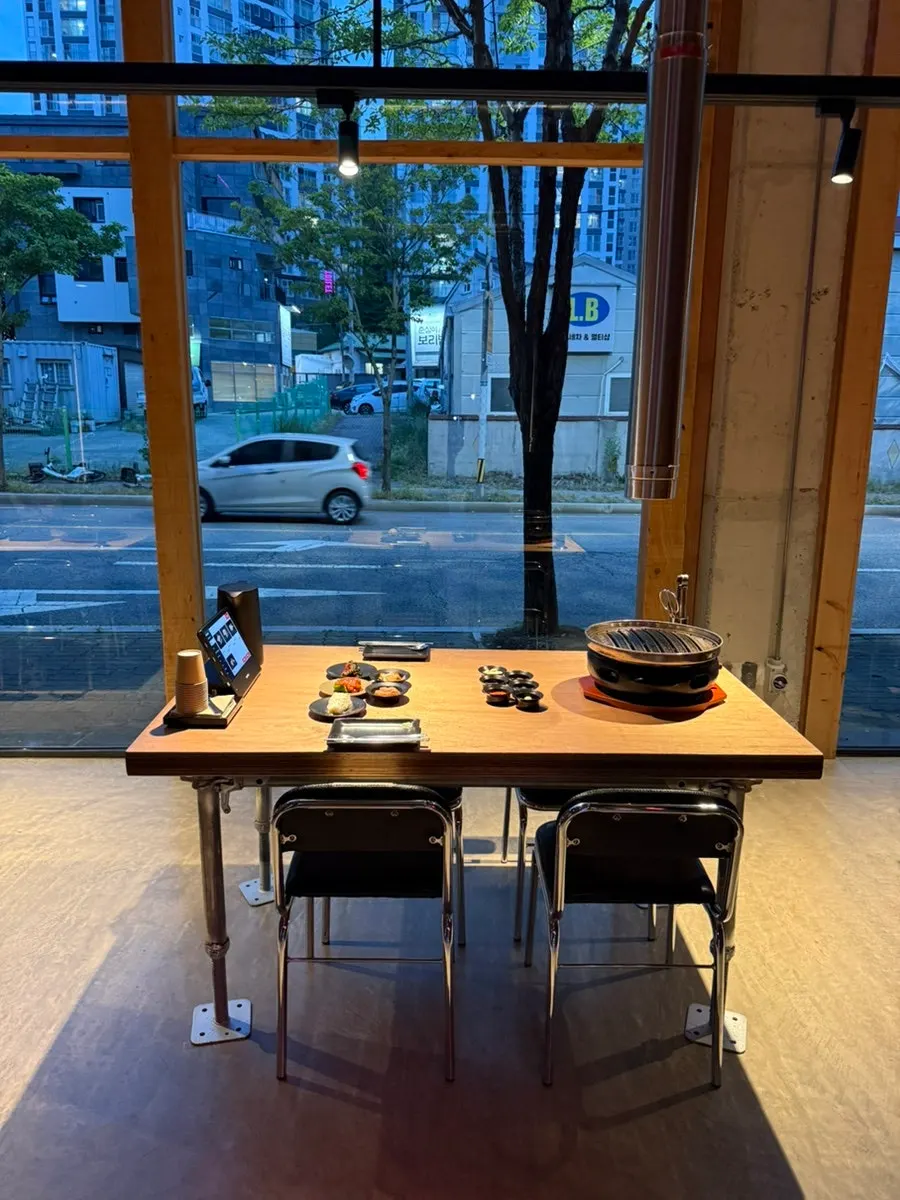 Baby chairs prepared in one corner of the restaurant