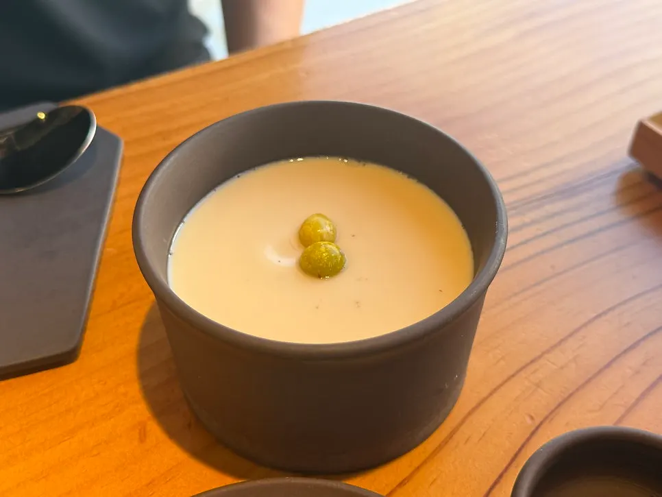 표면이 매끈한 일본식 계란찜