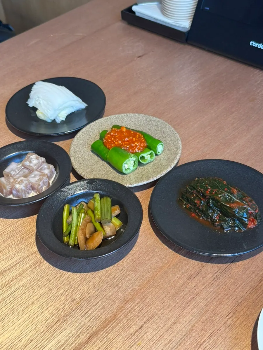 고단수 기본 반찬과 에피타이저 세팅