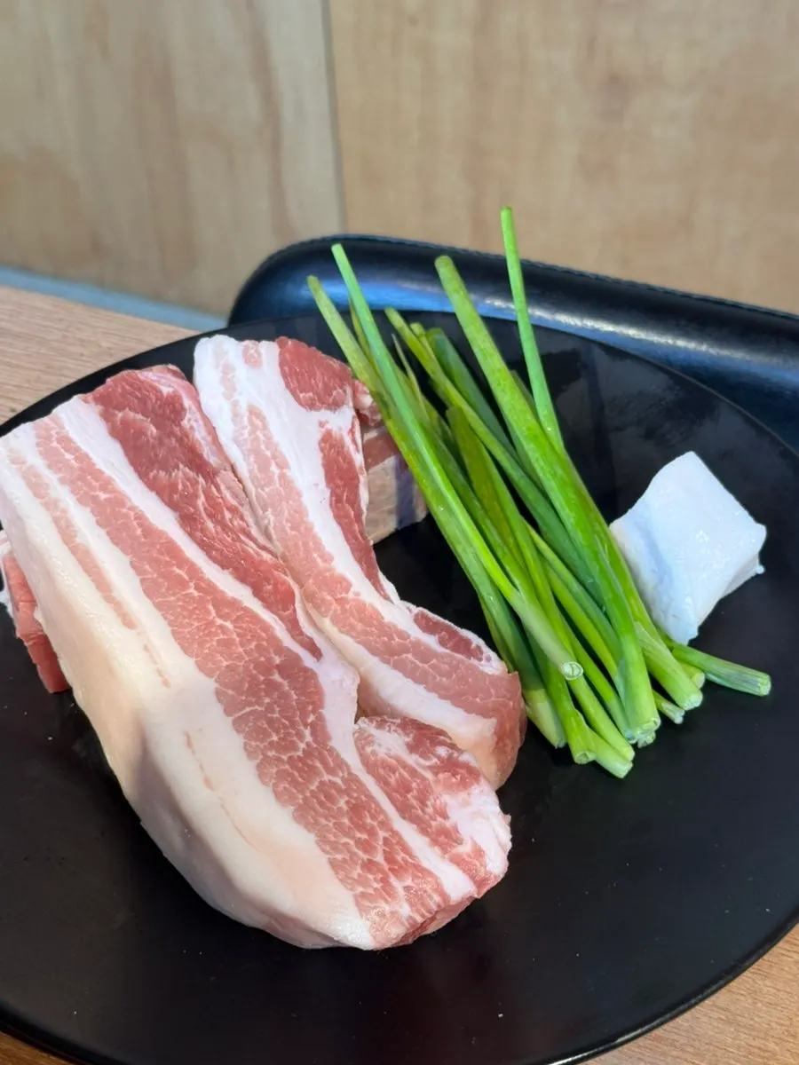 고단수 삼겹살 생고기 플레이팅
