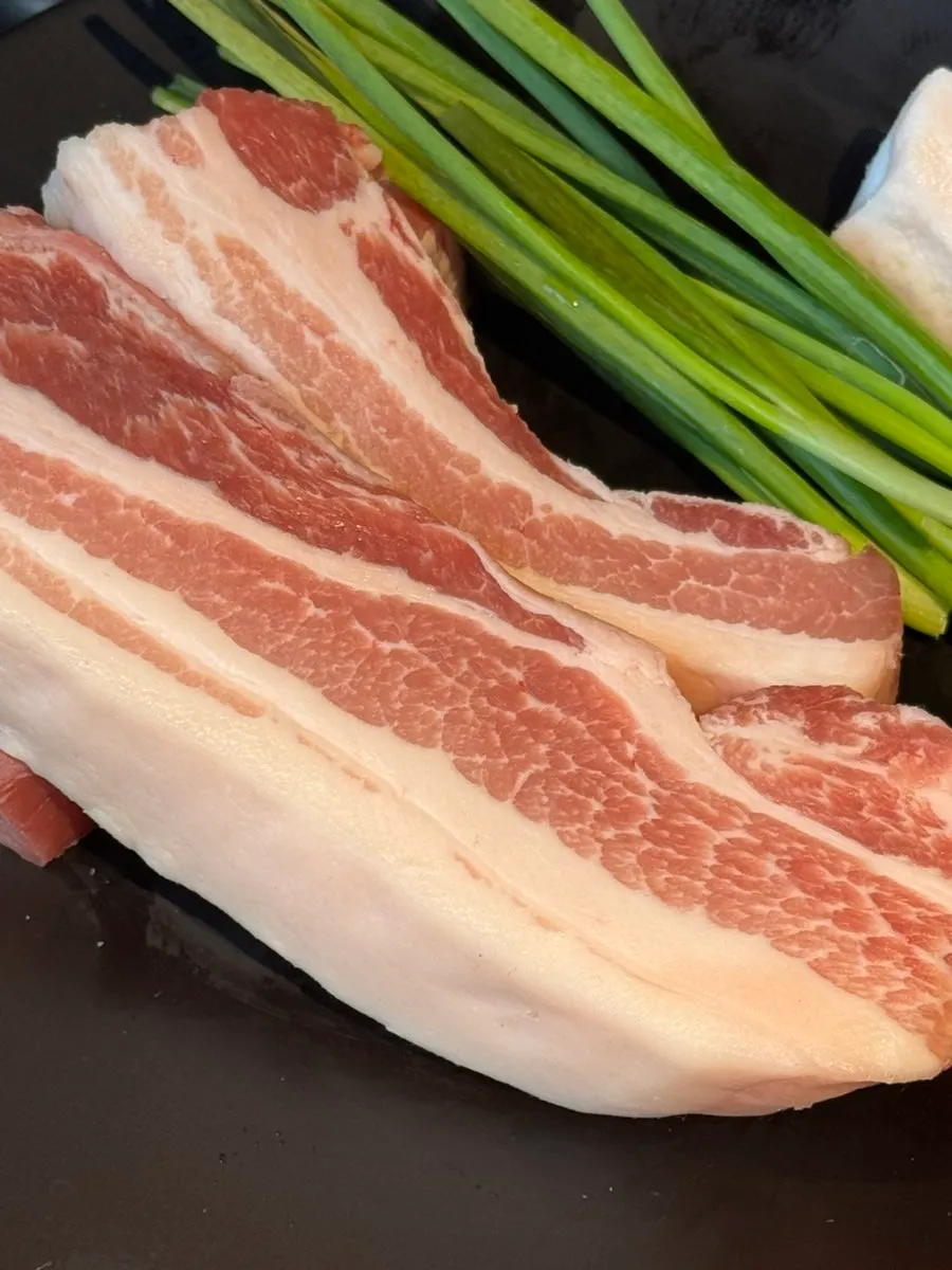 불판 위에 올라간 고단수 삼겹살