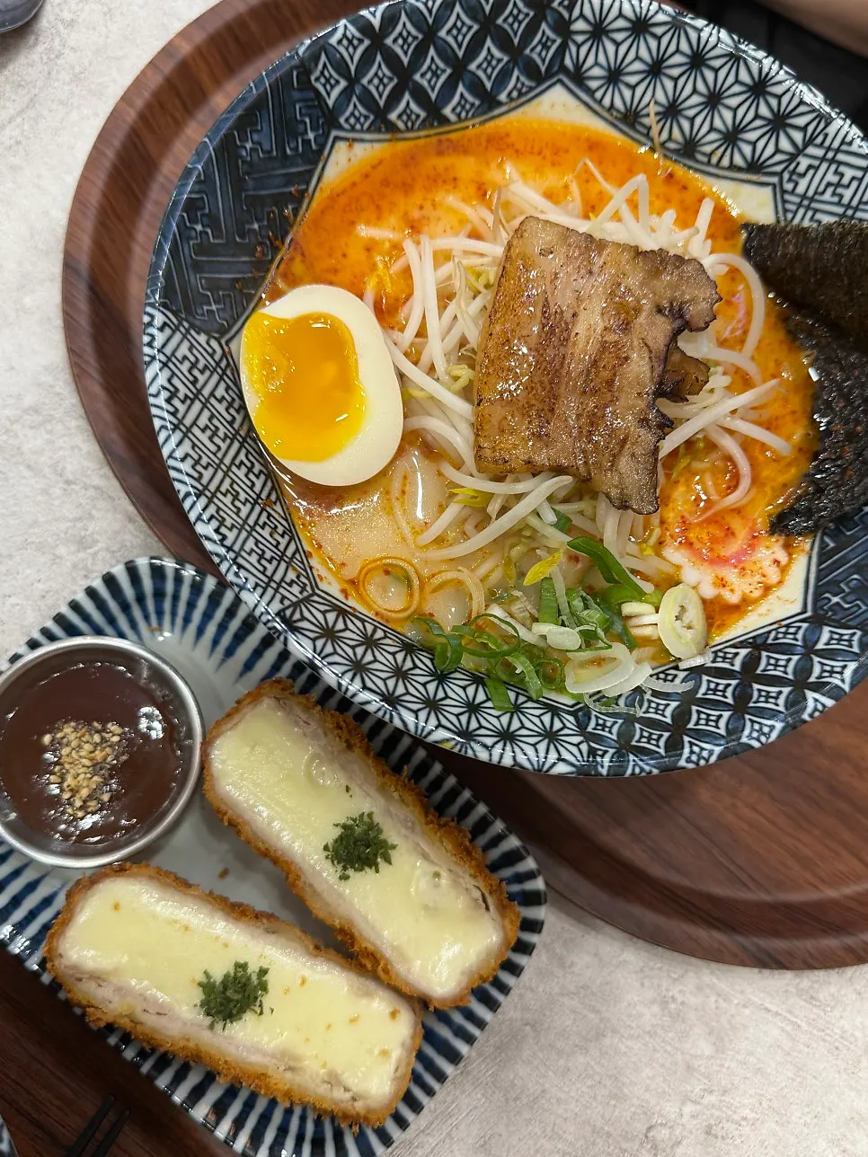 모짜치즈카츠와 라멘 조합