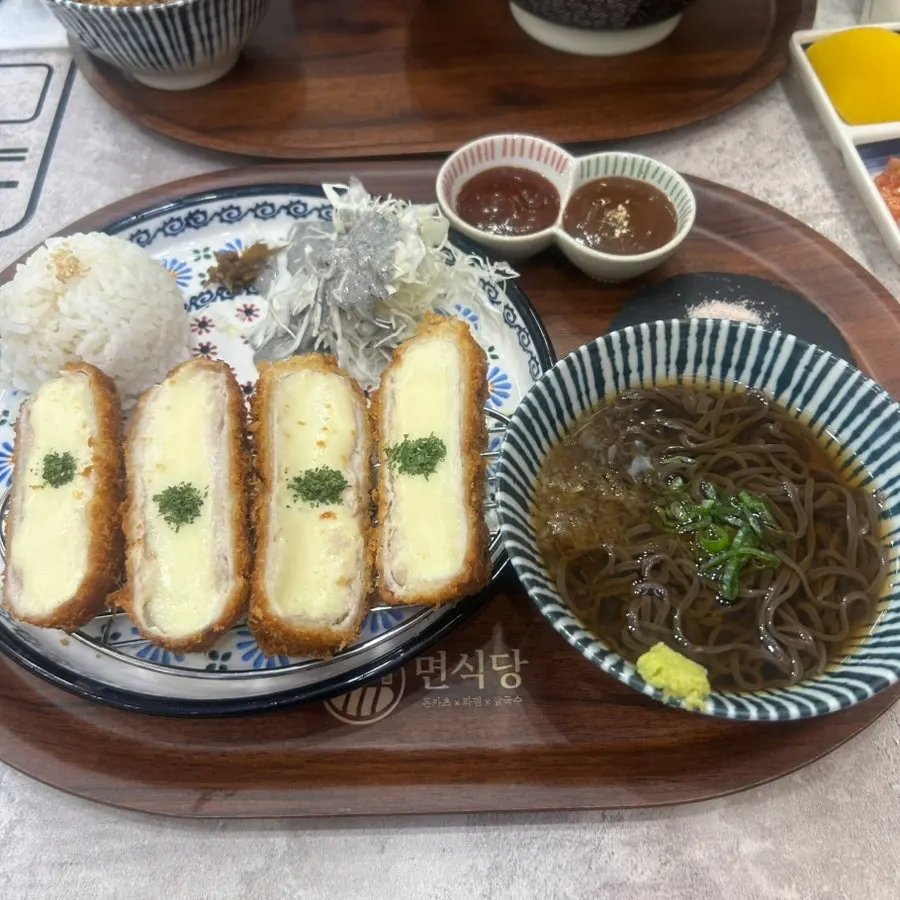 면식당 고덕역점 모짜치즈카츠 세트