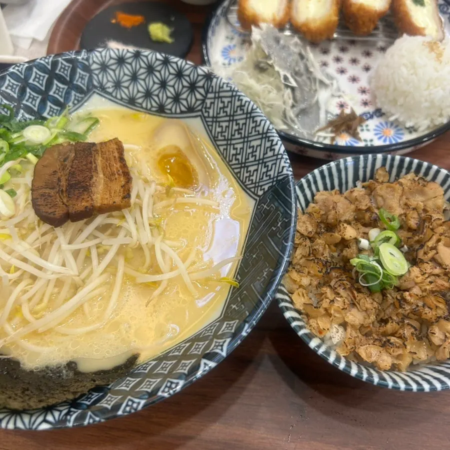 진한 국물의 돈코츠라멘