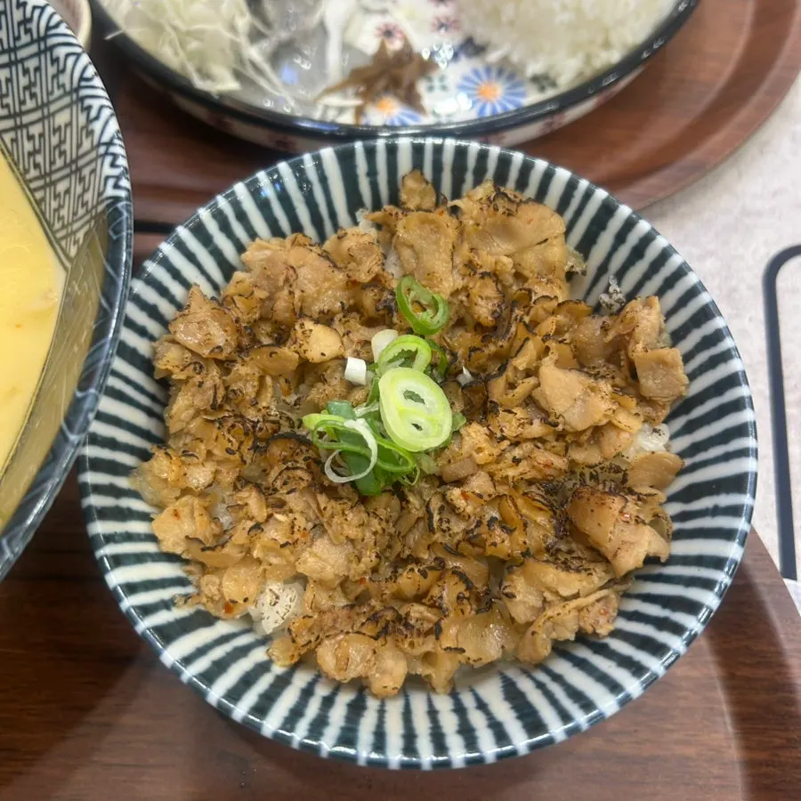 두툼한 모짜치즈카츠 단면
