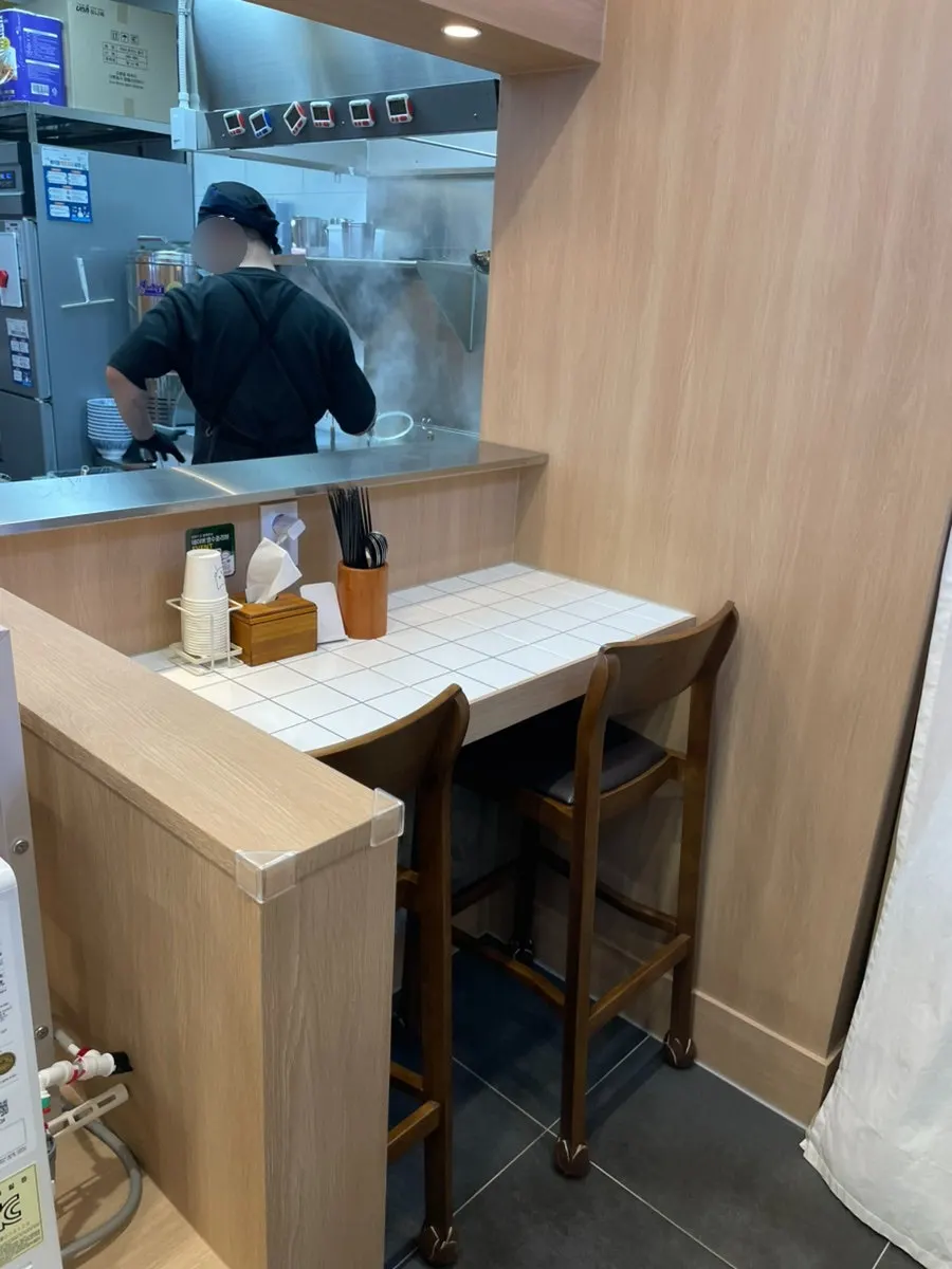 면식당 고덕역점 매장 공간