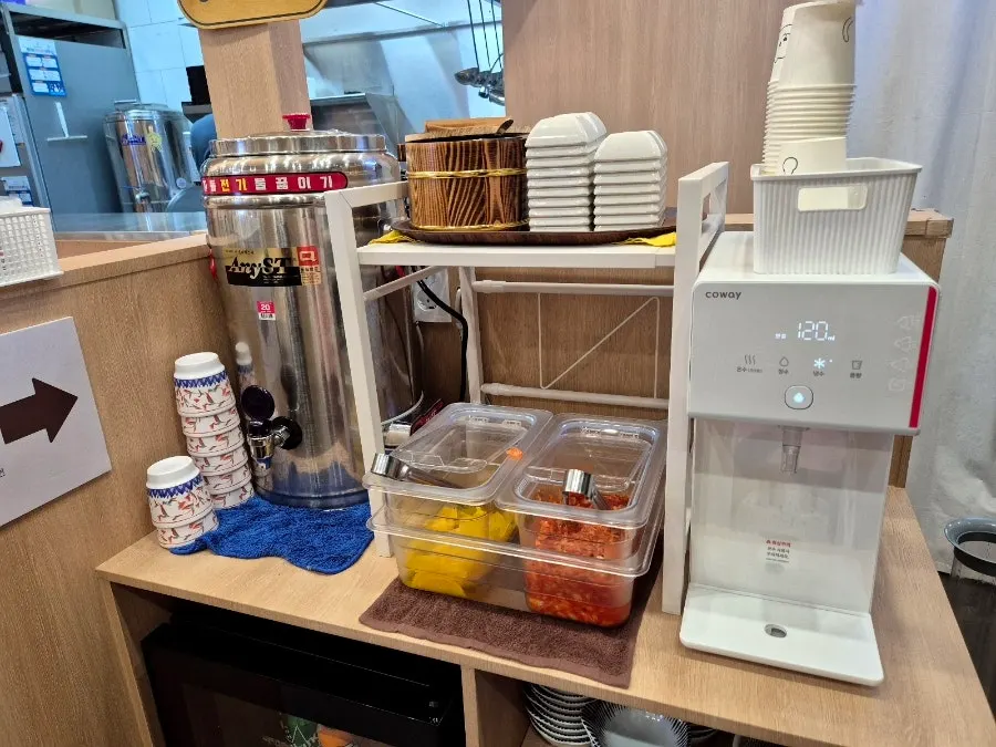 Self-service bar by the entrance at Myeon Sikdang