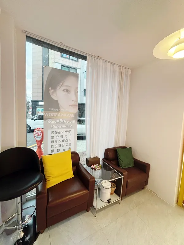 Clean and well-maintained interior at Banana Brow