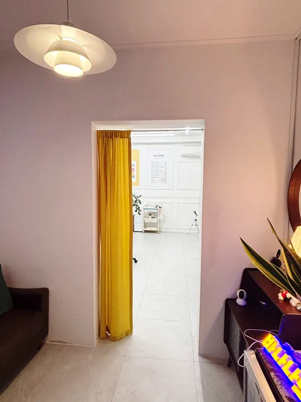 Organized space inside Banana Brow