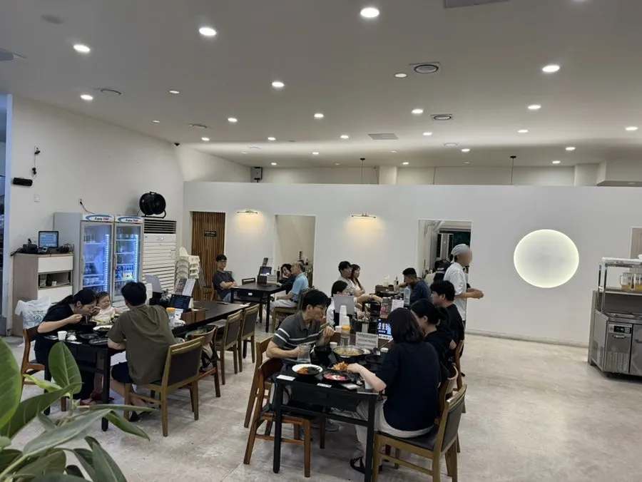 Parking area at Yun Ujae Shabu Kalguksu Gogidong Branch