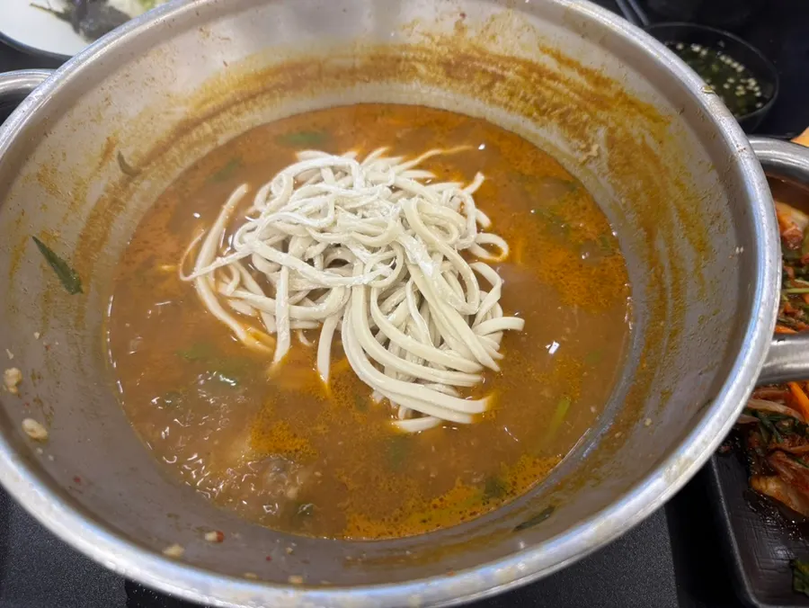 Kalguksu noodles coated thickly in broth