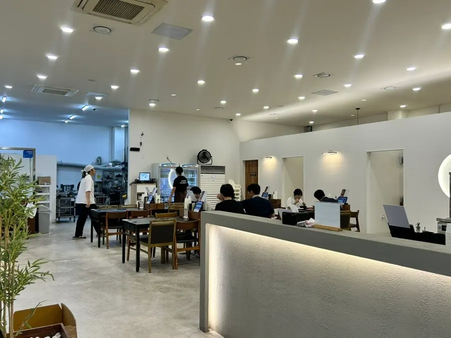 White-toned interior of Yun Ujae Shabu Kalguksu