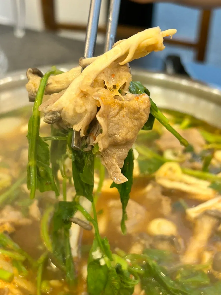 Shabu meat added to the broth first