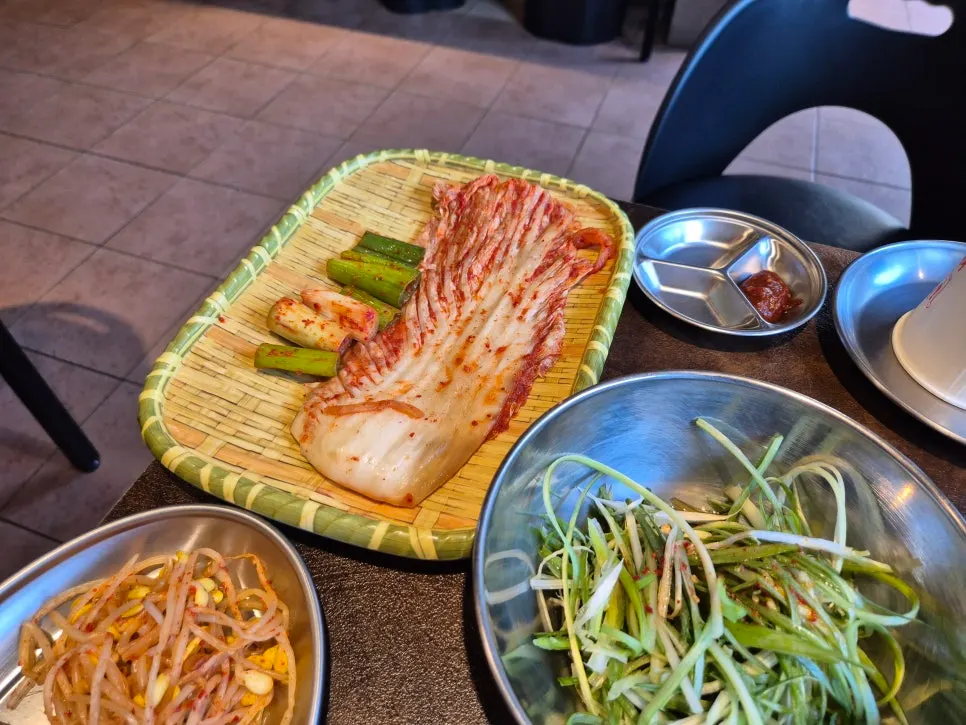 삼겹살과 곁들이는 고기가온당 김치