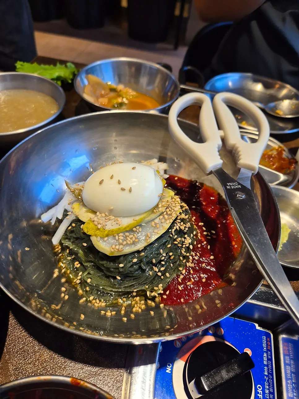 김과 밥과 함께 먹는 삼겹살 한 점
