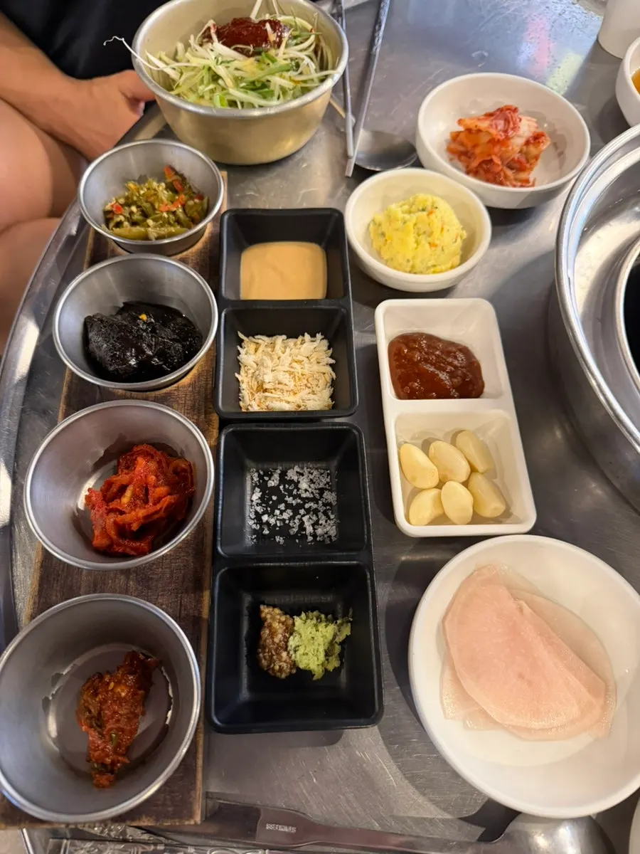 장아찌와 돈가스 소스 등 소스 코너
