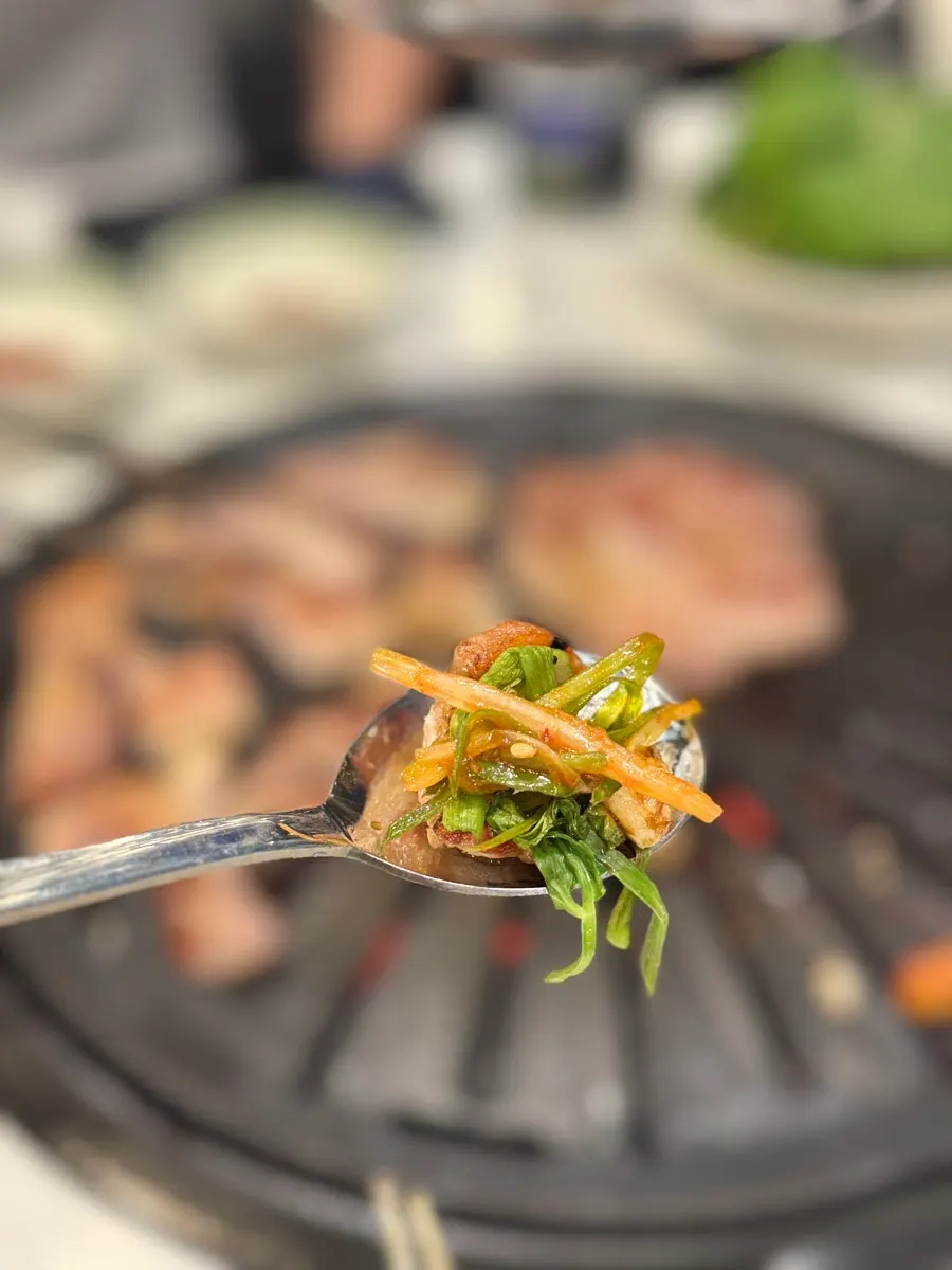 Eating well-cooked meat together with side dishes