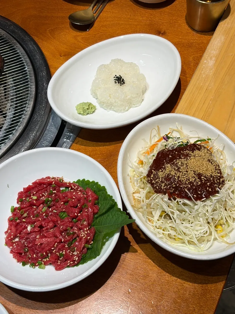 겉만 바싹 익힌 꽃갈비살 구이