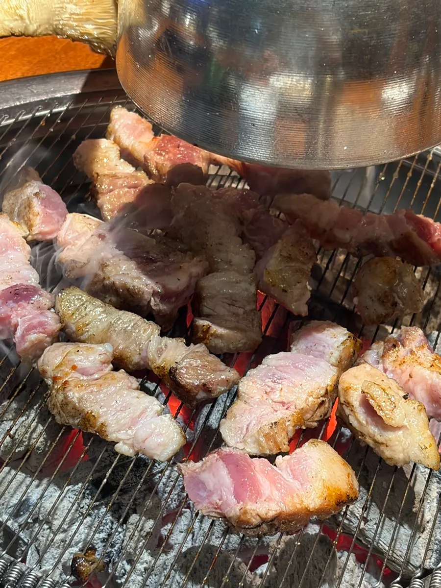 추가 주문한 삼겹살 반판
