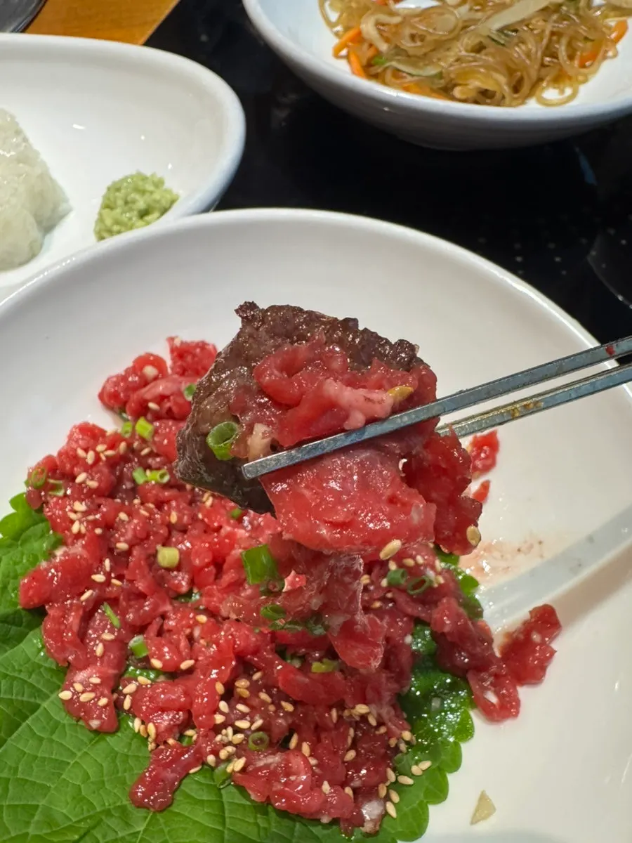 Sushi rice topped with skirt steak, beef-sushi style
