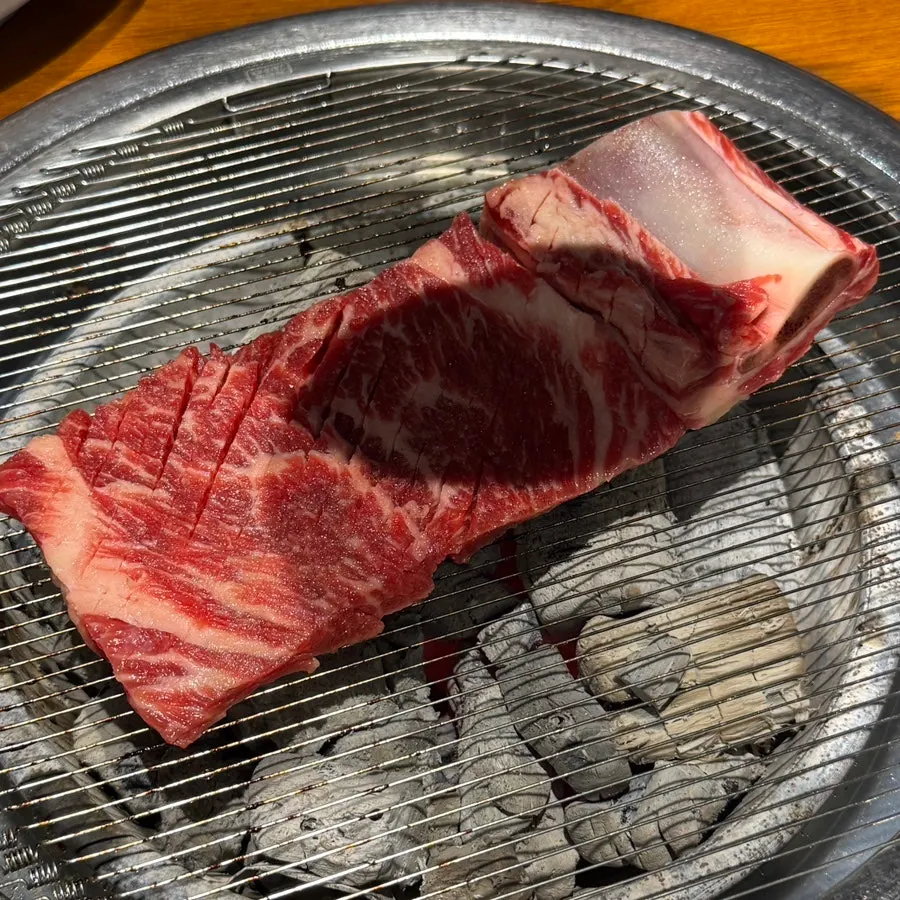 Grilled beef served with salt