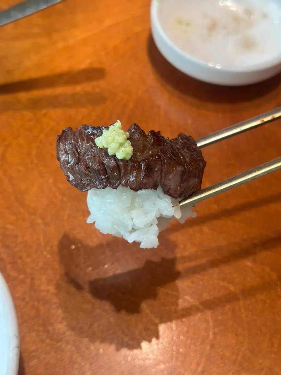 Jjolmyeon served alongside beef
