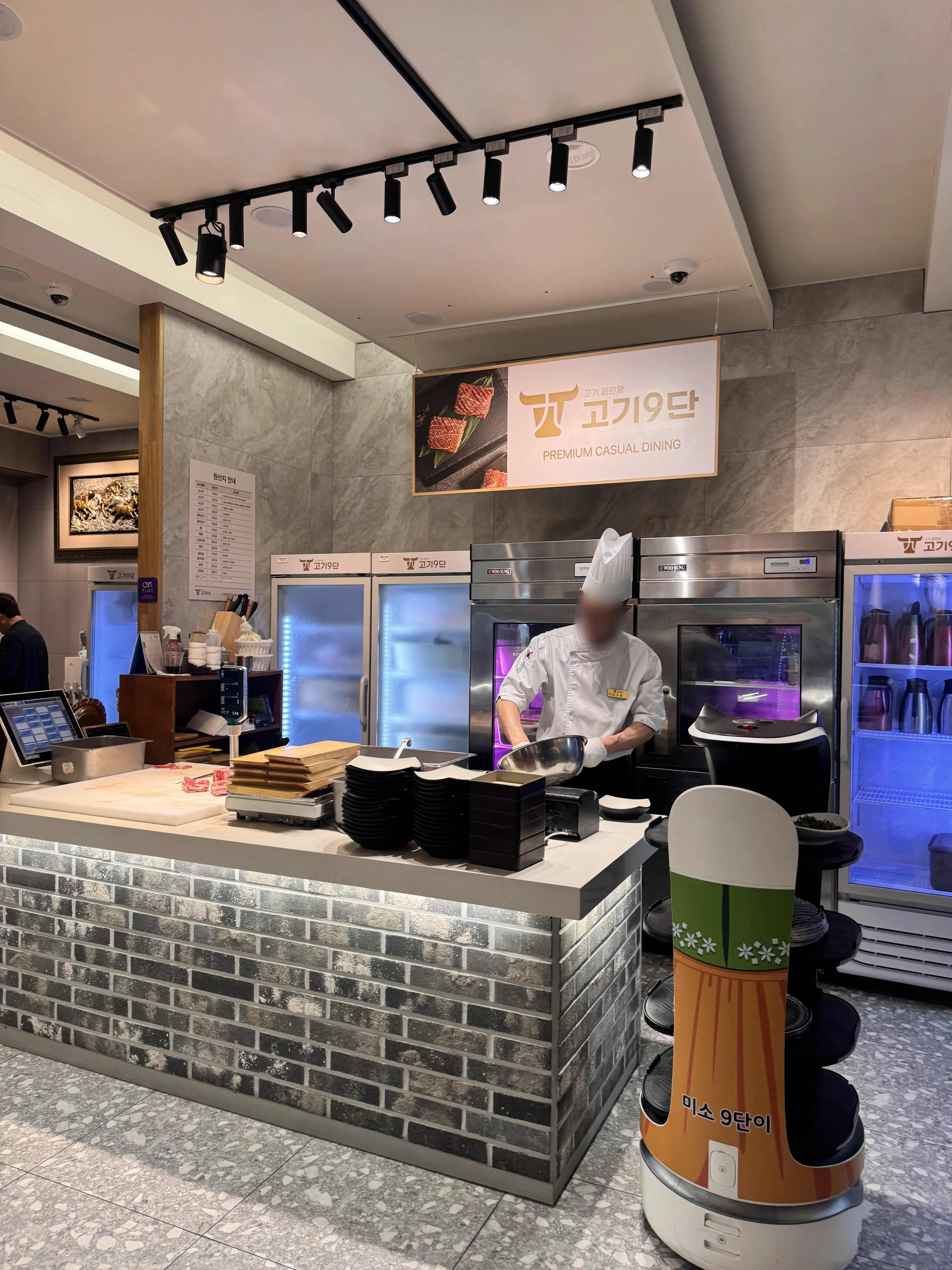 Spacious, clean dining hall inside Gogi 9dan Chimsan Direct Branch