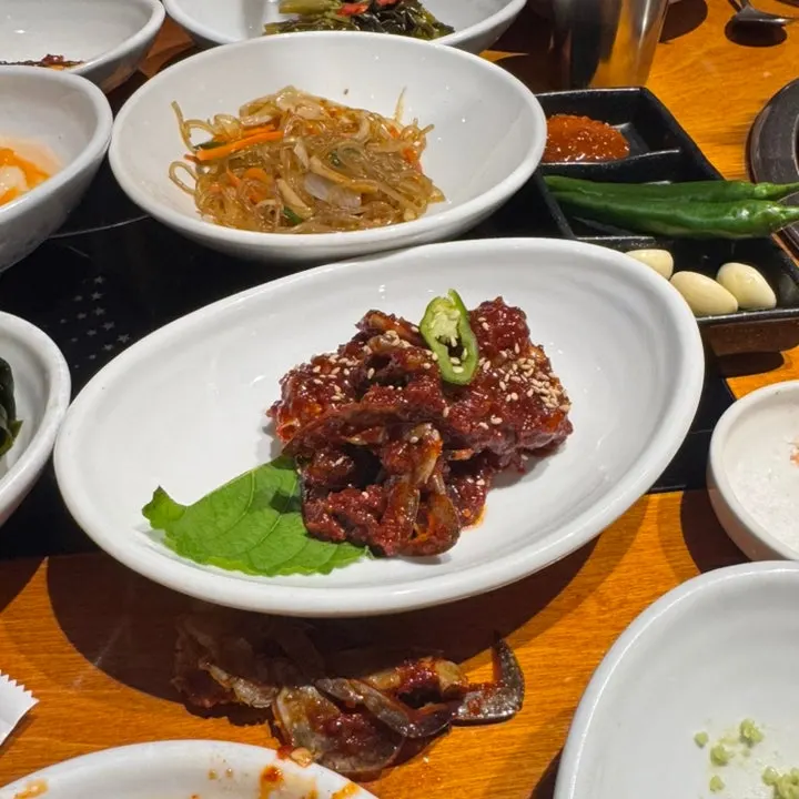 Spicy seasoned crab side dish, refillable once