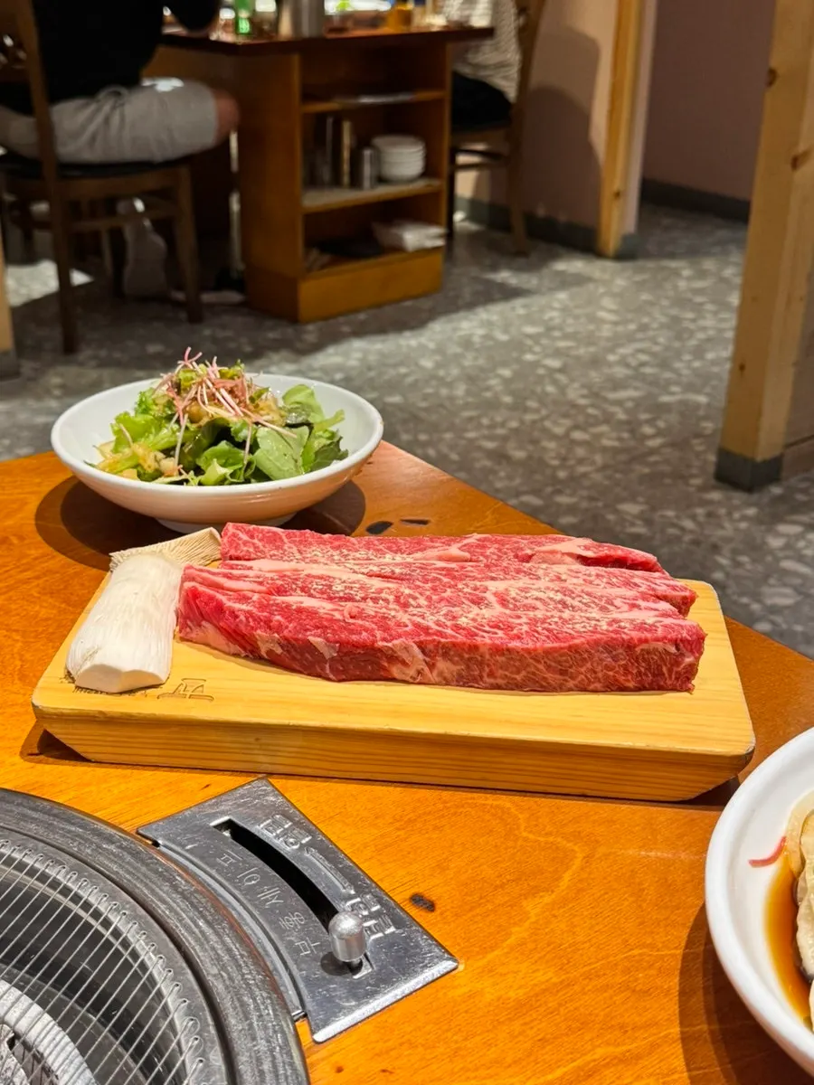 A full platter of evenly marbled flower short rib