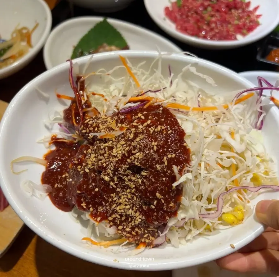 Yukhoe, jjolmyeon and sushi from the 9dan set