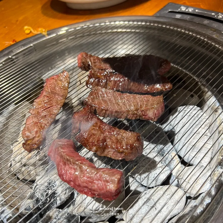 A piece of skirt steak dipped in salt
