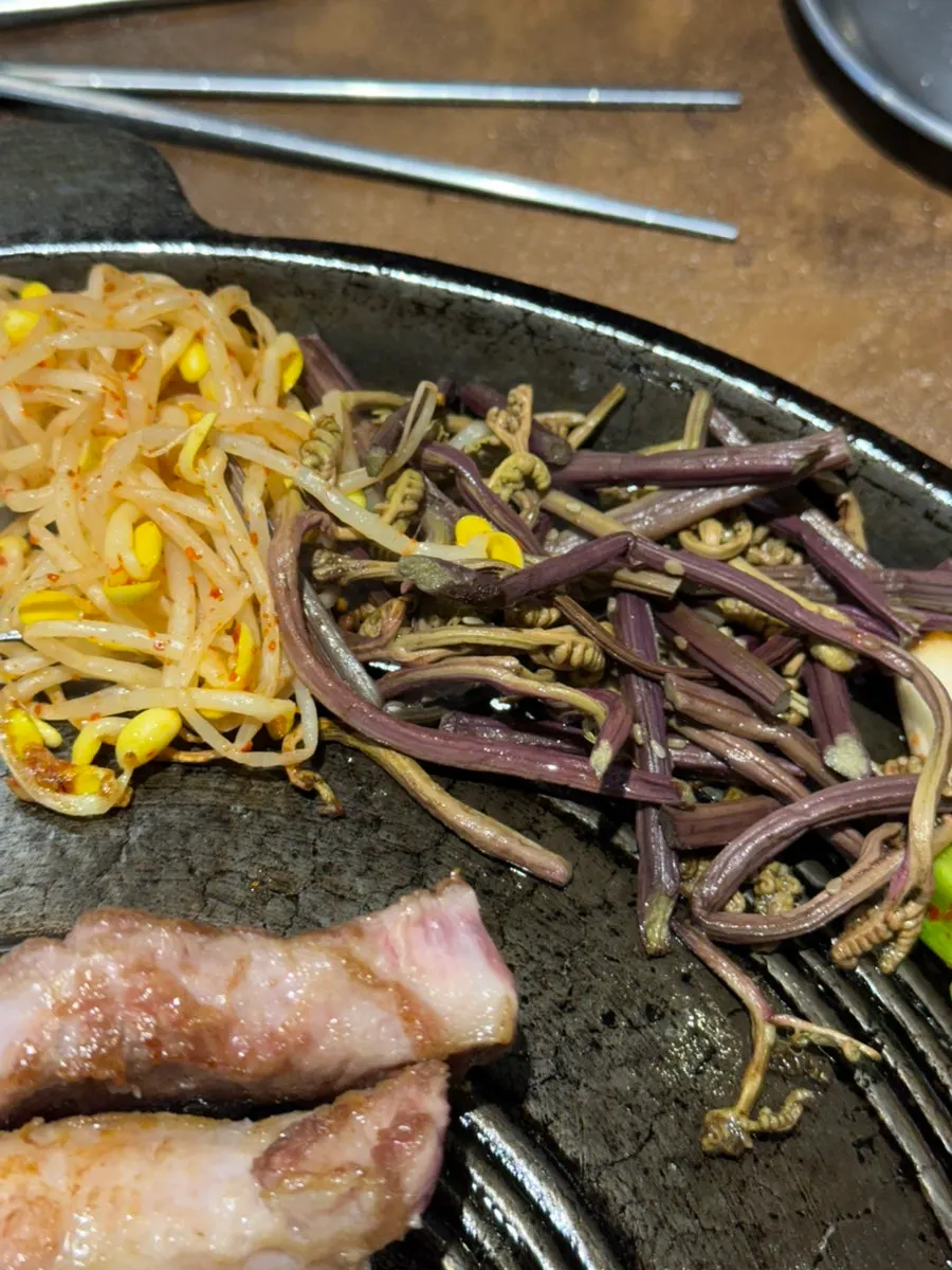 Tofu and mushrooms grilled on the cauldron lid