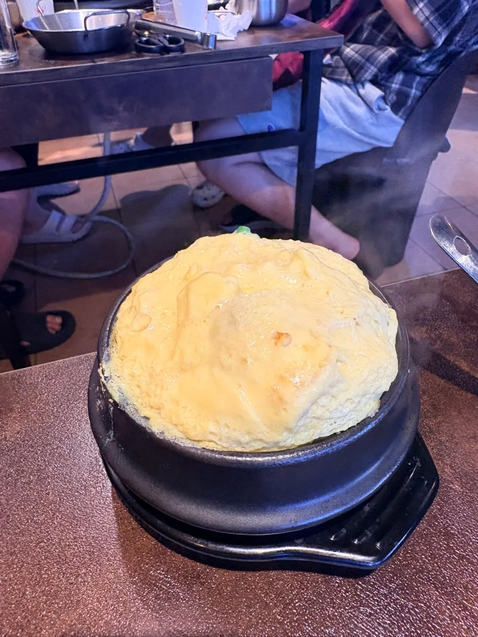 뚝배기에 봉긋하게 올라온 계란찜