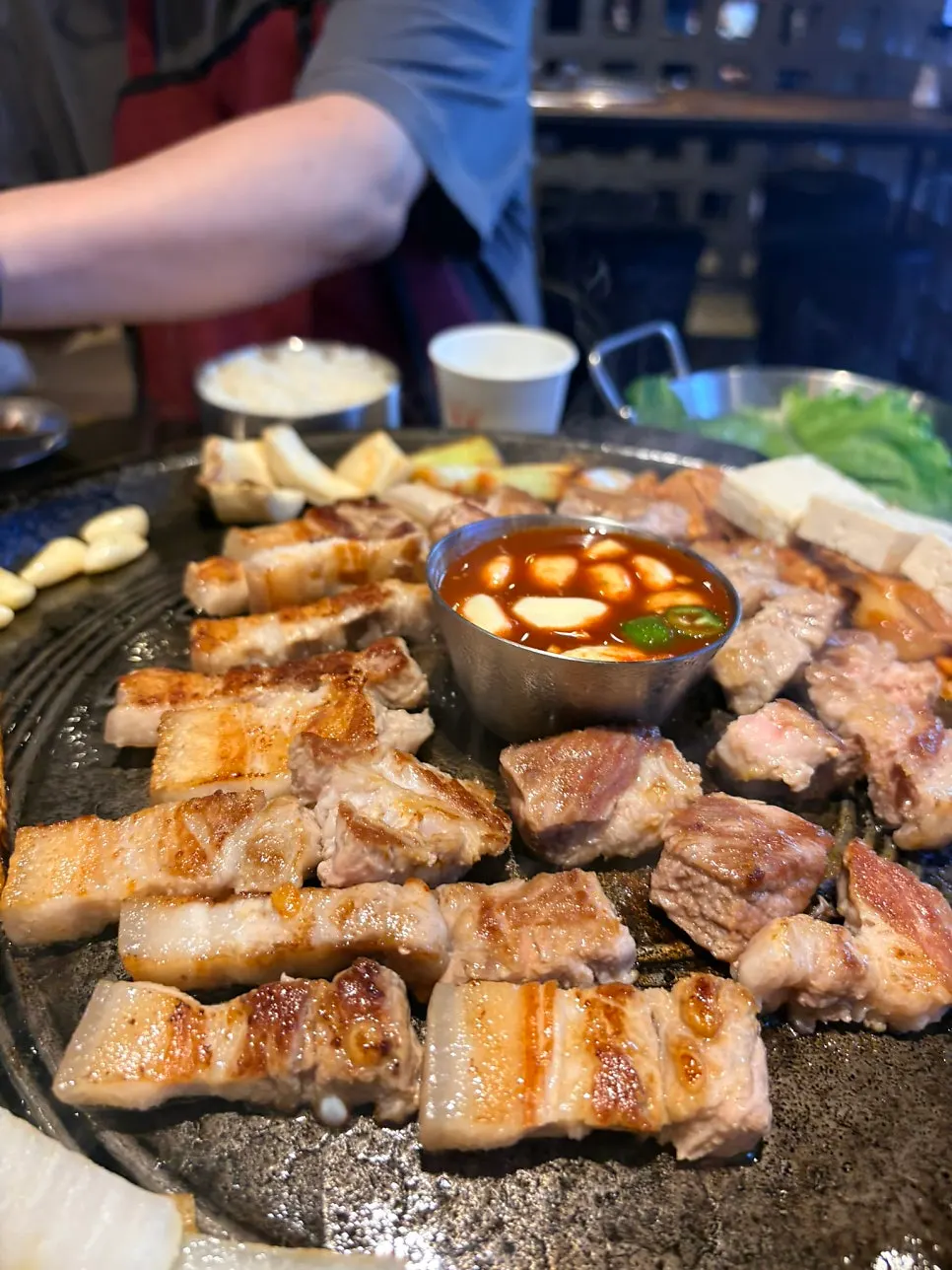 노릇하게 익은 삼겹살과 목살