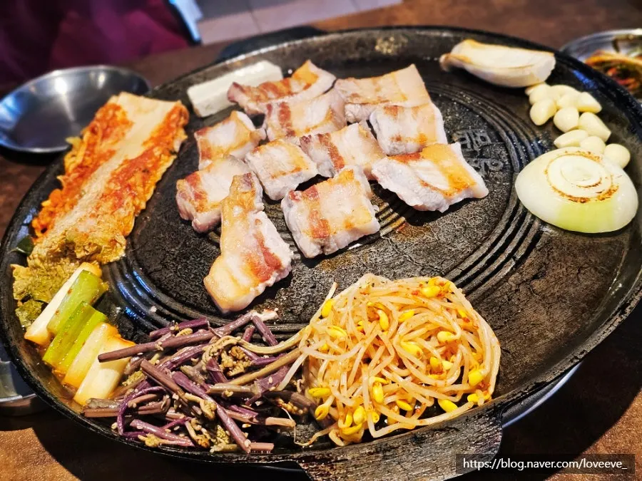 Cauldron lid packed with kimchi and vegetables