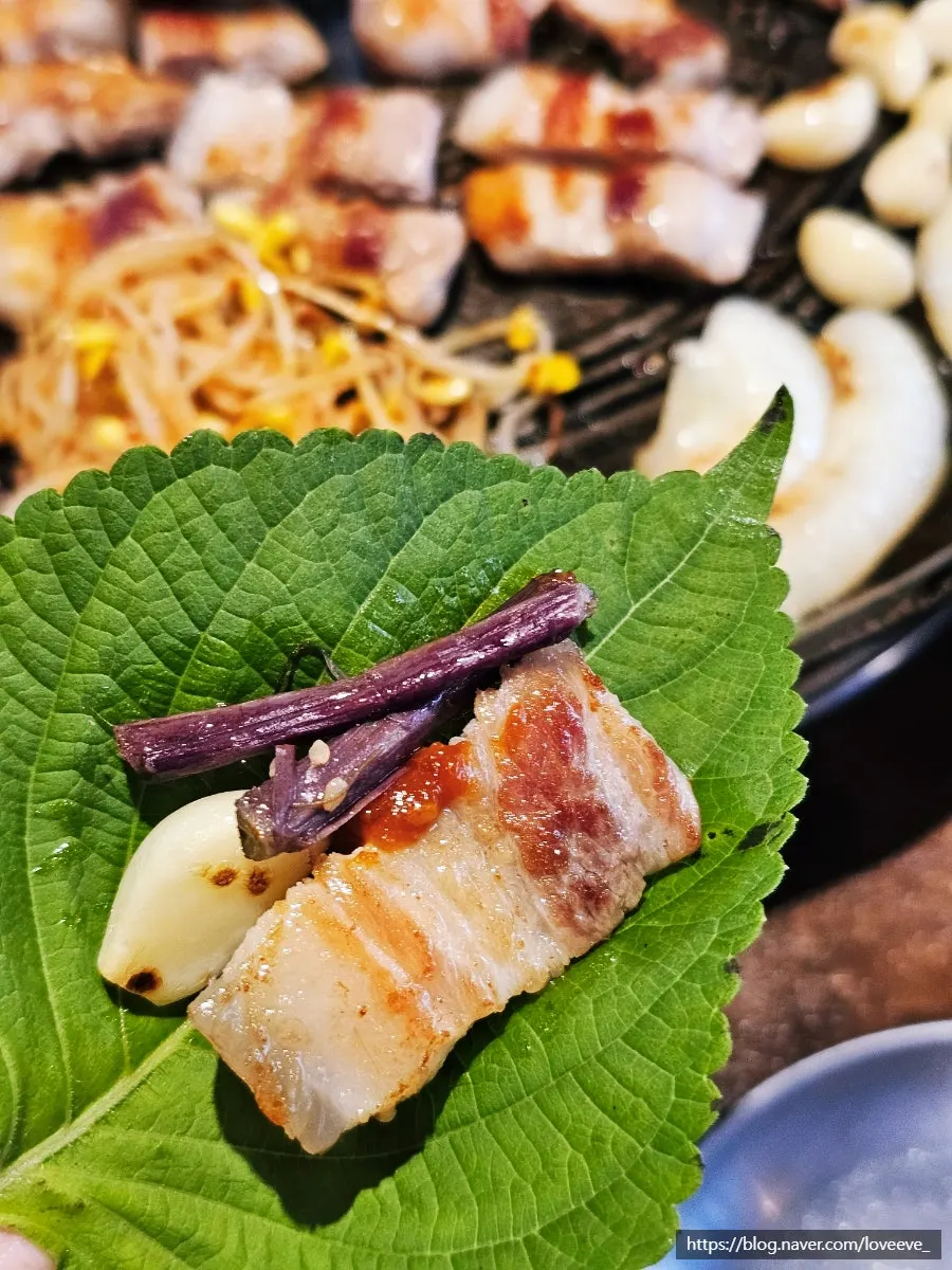 Pork belly dipped in salt and wasabi