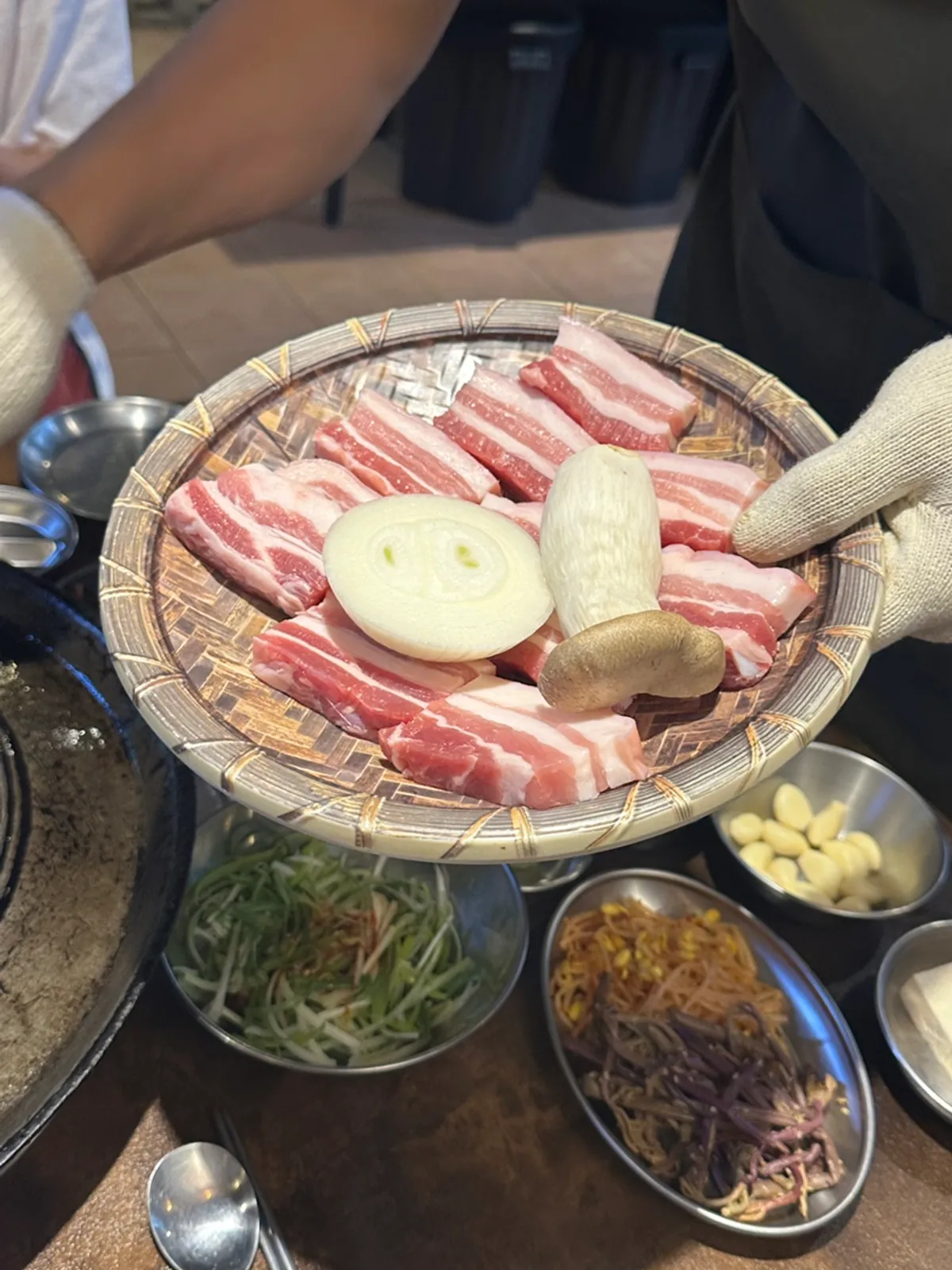 고기가온당 동탄본점 솥뚜껑 오겹살 상차림