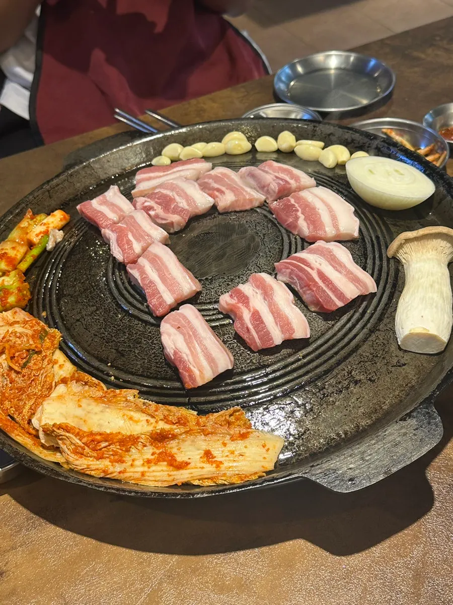 살코기와 지방층 비율 좋은 오겹살