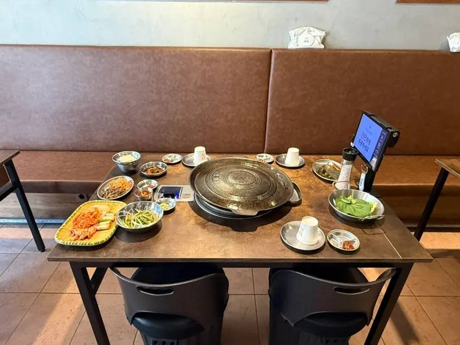 Spacious, clean interior of Gogigaondang