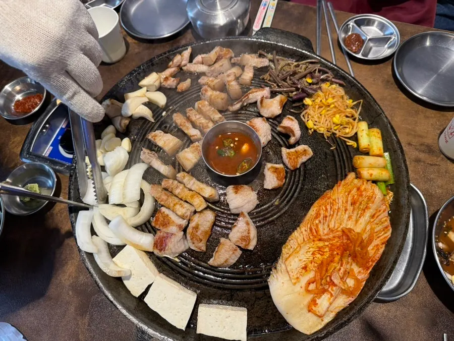 Pork belly grilled by staff with side vegetables