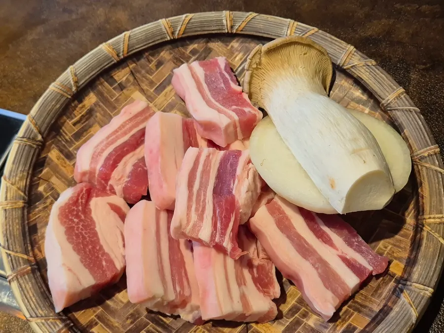 In-store handmade side dish self-serve bar