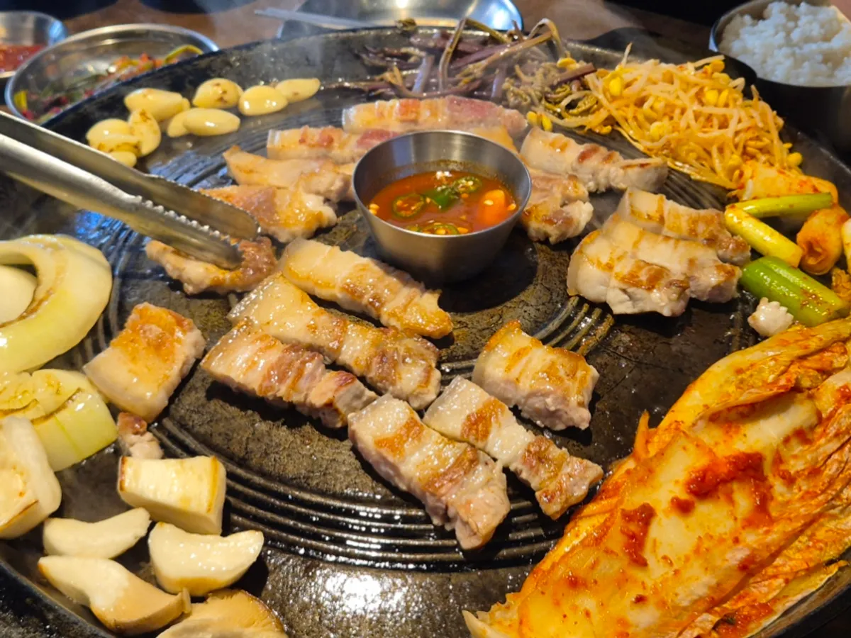 Myeoljeot bubbling in the middle of the cauldron lid with pork belly