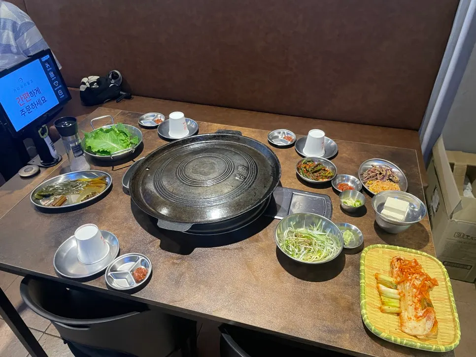 우드톤 인테리어의 고기가온당 동탄본점 내부