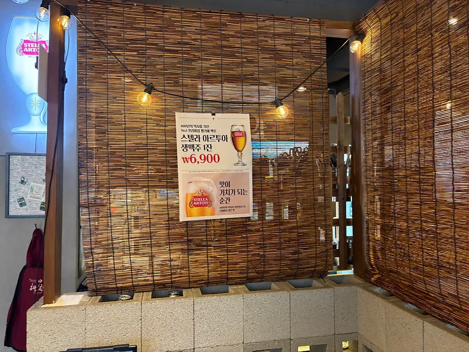 칸막이로 나뉜 고기가온당 동탄본점 내부 좌석
