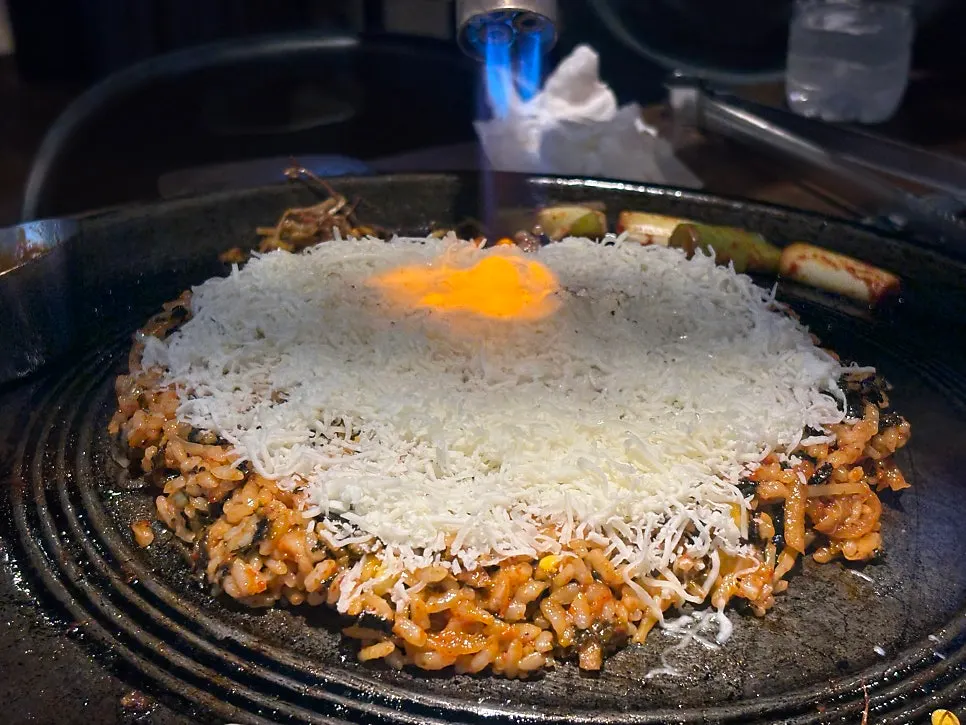 된장찌개와 밥, 삼겹살 상차림