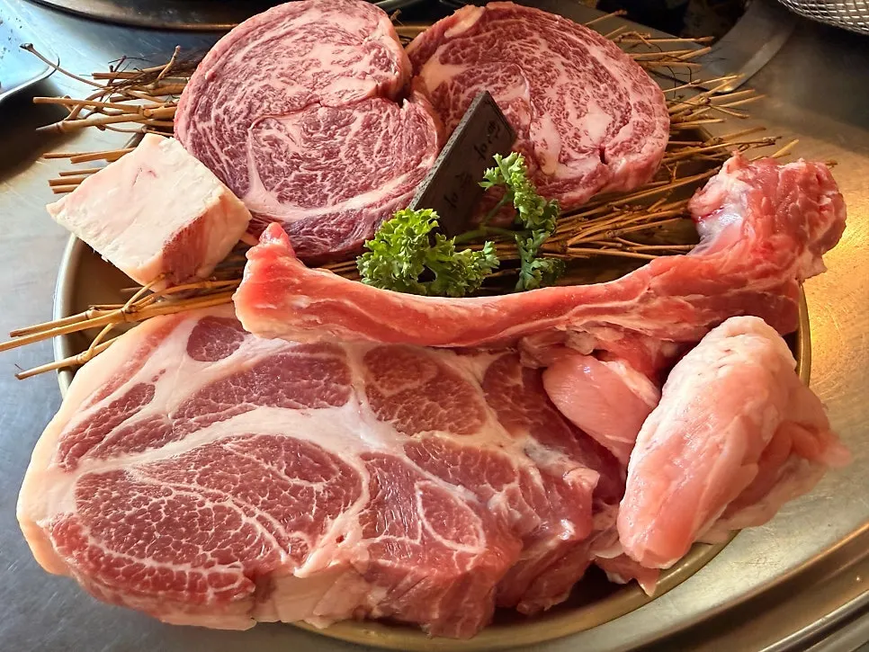 Table spread of the ordered meat and side dishes